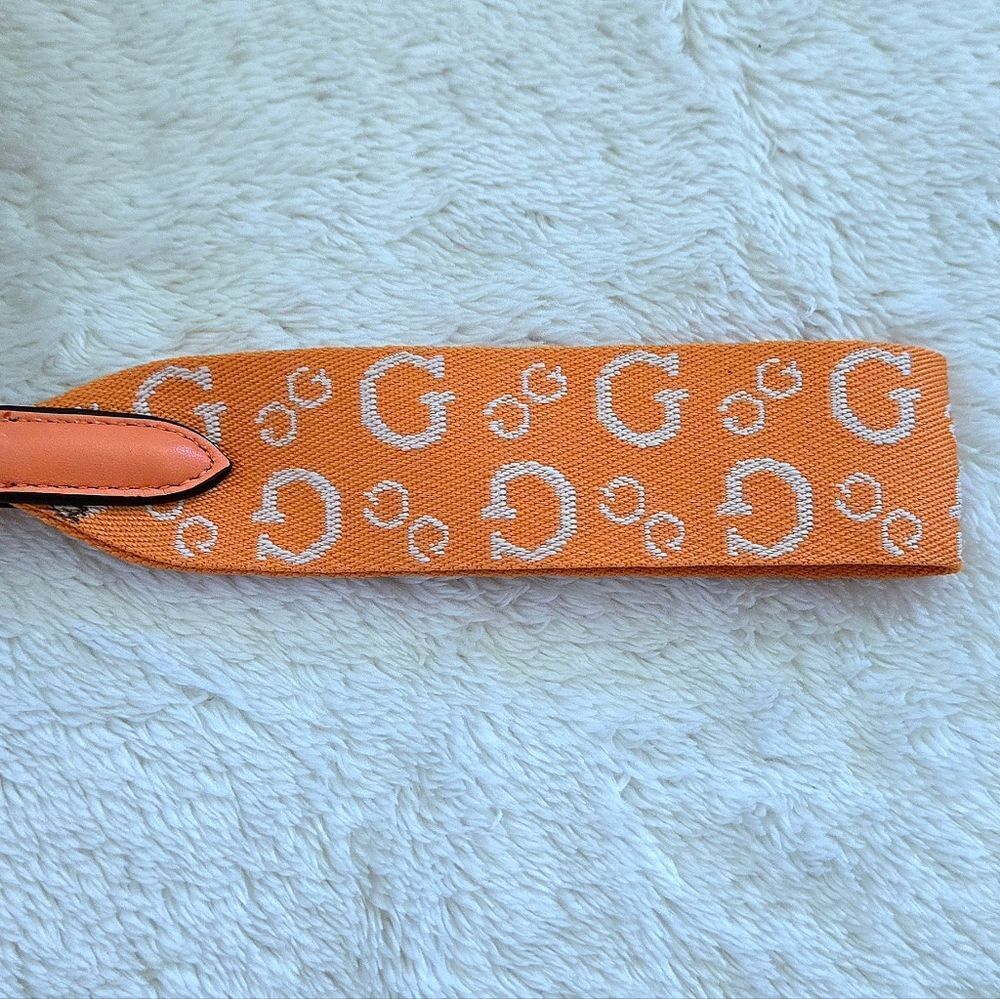 Guess❓️ "Finnian" Wristlet - NWT - Picture 6 of 16